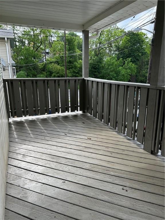 273 Albert St, Mt Washington, PA 15211 - view of wooden deck