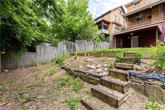 2352 Edgar St, Carrick, PA 15210 - view of yard featuring a garden