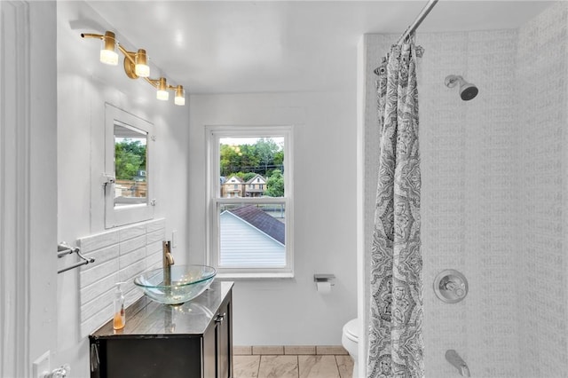 623 E 3rd Ave, Tarentum, PA 15084 - bathroom with vanity, toilet, and baseboards
