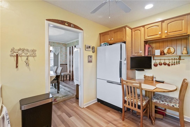 407 Neola Cir, Ross Twp, PA 15237 - kitchen with freestanding refrigerator, light wood finished floors, a ceiling fan, and baseboards