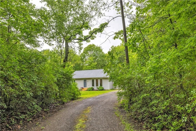 1860 Washington Rd, Washington Twp Wml, PA 15613 - view of front of house featuring driveway