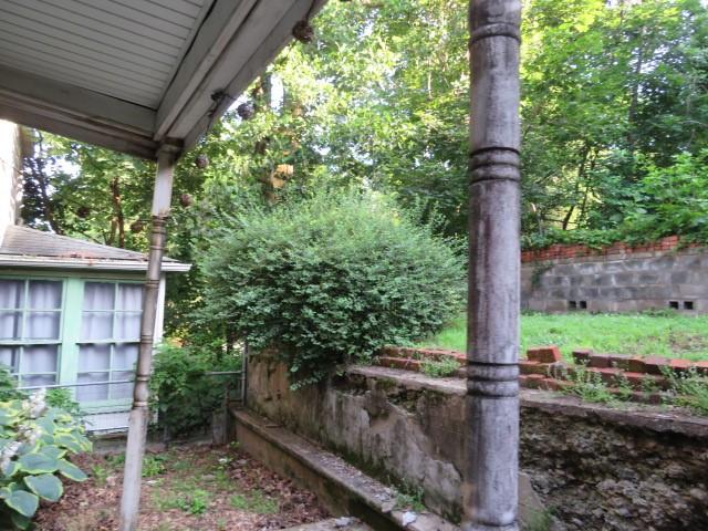 320 Woodward Ave, Mckees Rocks, PA 15136 - view of yard