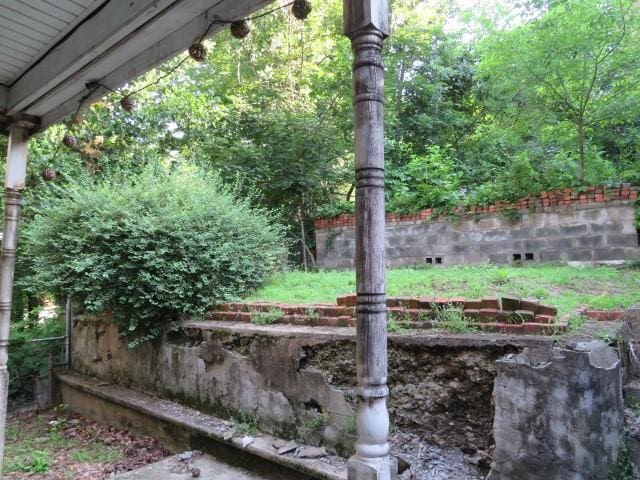 320 Woodward Ave, Mckees Rocks, PA 15136 - view of yard