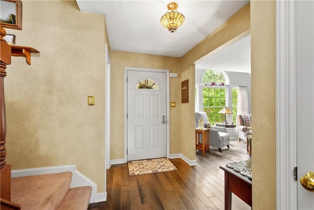 5743 Villahaven Dr, Bethel Park, PA 15236 - foyer featuring wood-type flooring and baseboards