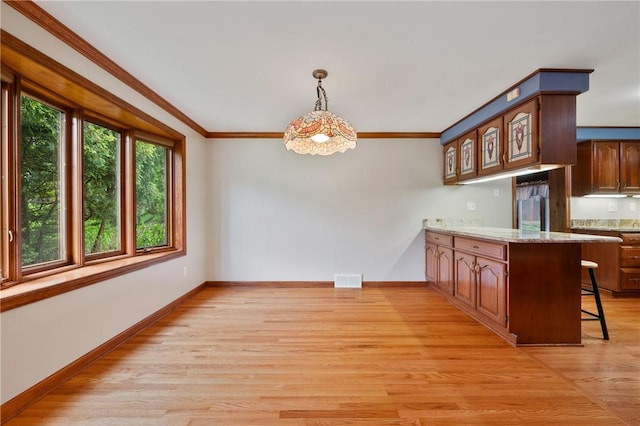 2525 Chapelwood Dr, Upper St Clair, PA 15241 - kitchen featuring baseboards, a kitchen bar, a peninsula, light wood-style flooring, and ornamental molding