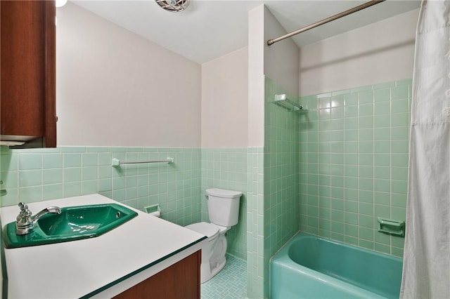 2525 Chapelwood Dr, Upper St Clair, PA 15241 - full bathroom featuring shower / bathtub combination with curtain, tile walls, toilet, vanity, and tile patterned flooring