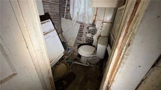 222 Luray St, Perry Hilltop, PA 15214 - bathroom featuring toilet