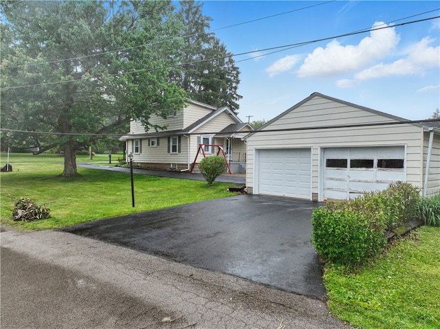 2735 20th Street Ext, Patterson Twp, PA 15010 - view of front of property featuring a detached garage and a front yard