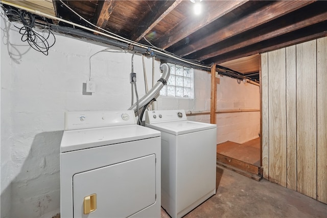 2735 20th Street Ext, Patterson Twp, PA 15010 - laundry room featuring washer and dryer