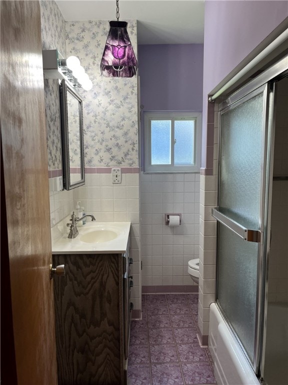 100 Rohaley Ln, Menallen Twp, PA 15480 - full bathroom with vanity, tile walls, wainscoting, toilet, and wallpapered walls