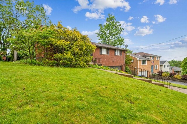 1371 Blue Jay Dr, Scott Twp Sal, PA 15243 - view of grassy yard with an attached garage