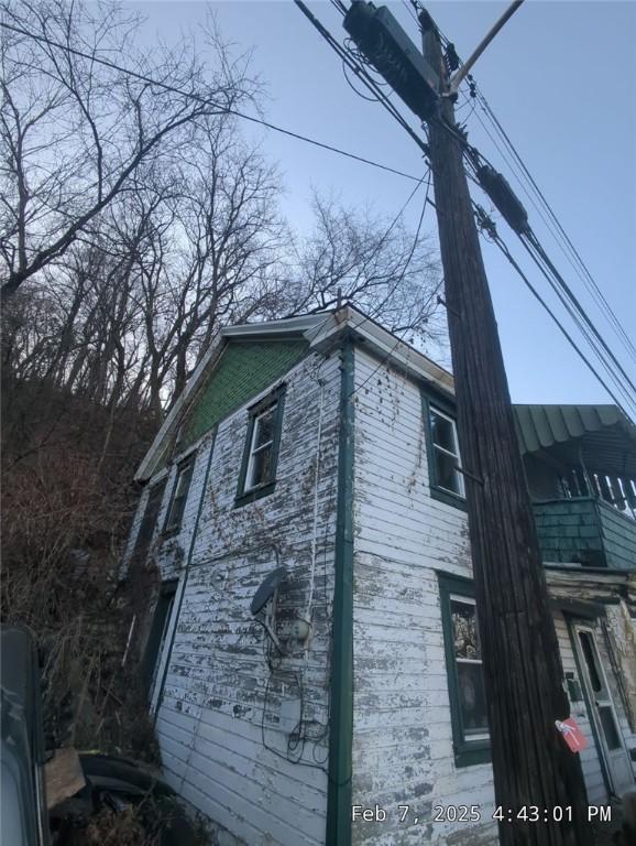 1125 Stowe Ave, Mckees Rocks, PA 15136 - view of side of property