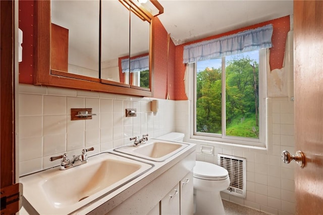 173 Mcintyre Rd, Ross Twp, PA 15237 - bathroom featuring tile walls, double vanity, and toilet