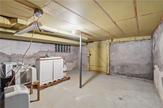 1231 19th Ave, Patterson Twp, PA 15010 - view of unfinished below grade area