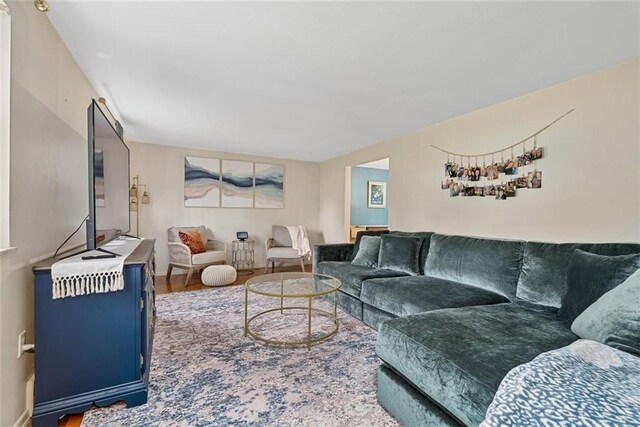 534 Dendron Dr, Robinson Twp Nwa, PA 15108 - living area featuring baseboards and wood finished floors