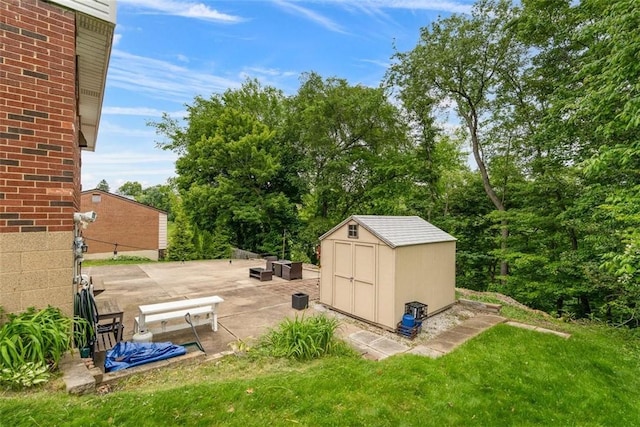 534 Dendron Dr, Robinson Twp Nwa, PA 15108 - view of green lawn featuring a patio and view of wooded area