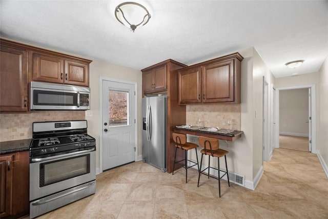 600 Camp Meeting Rd, Leet Twp, PA 15143 - kitchen featuring appliances with stainless steel finishes, tasteful backsplash, baseboards, and a breakfast bar