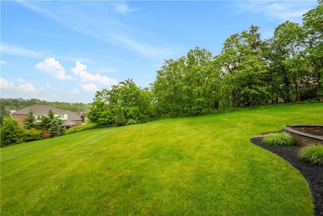 1272 Mcewen Rd, Cecil, PA 15317 - view of grassy yard