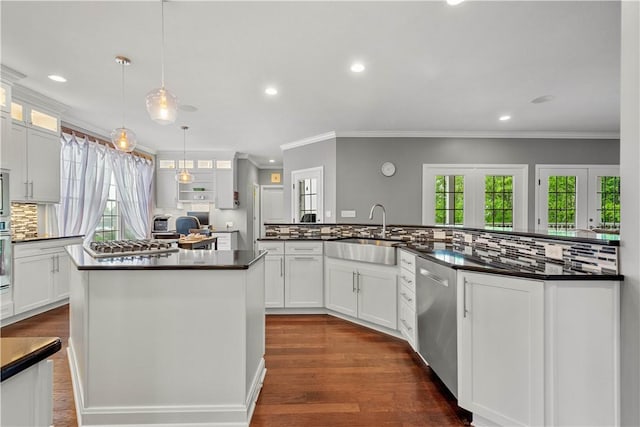 1272 Mcewen Rd, Cecil, PA 15317 - kitchen featuring a sink, stainless steel appliances, tasteful backsplash, dark countertops, and recessed lighting