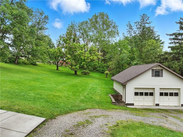 406 Maple Dr, Irwin, PA 15617 - view of grassy yard featuring an outdoor structure, a detached garage, and view of wooded area