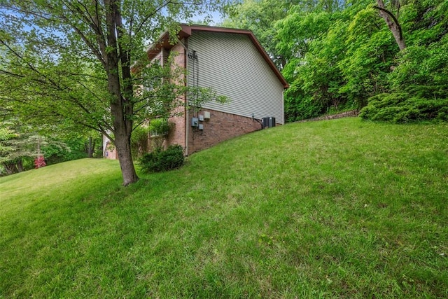 803 E Arcadia Dr, Mccandless, PA 15237 - view of side of home with a yard and central AC unit
