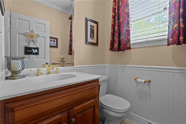 138 Presnar Dr, Neshannock Twp, PA 16105 - bathroom featuring a wainscoted wall, crown molding, vanity, and toilet