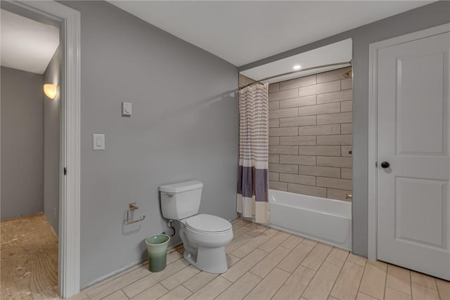 677 Fairlane Blvd, New Galilee, PA 16141 - bathroom featuring toilet, shower / bath combo with shower curtain, and recessed lighting