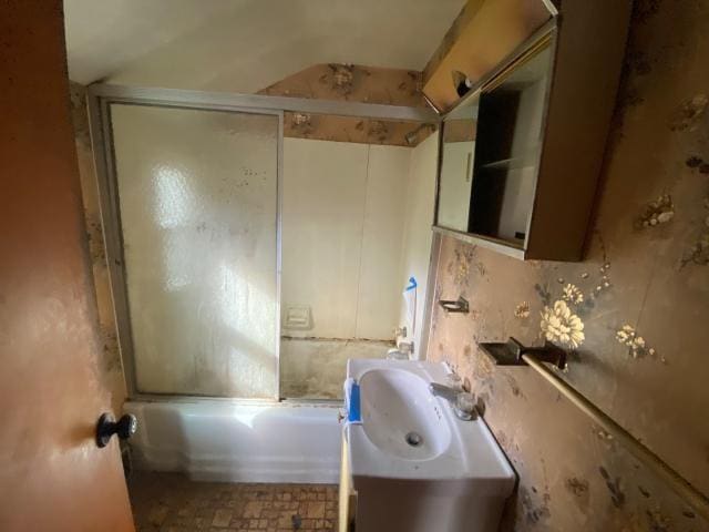 923 7th Ave, Elizabeth Twp/Boro, PA 15037 - full bathroom featuring enclosed tub / shower combo and vanity