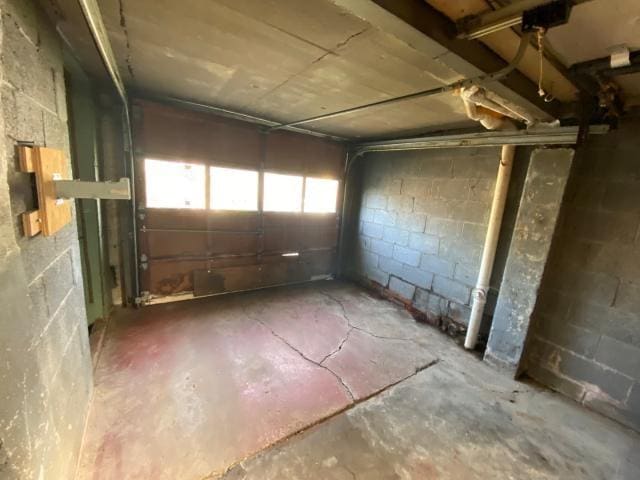 923 7th Ave, Elizabeth Twp/Boro, PA 15037 - garage featuring concrete block wall