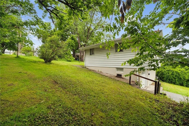 233 6th St, California, PA 15419 - view of green lawn