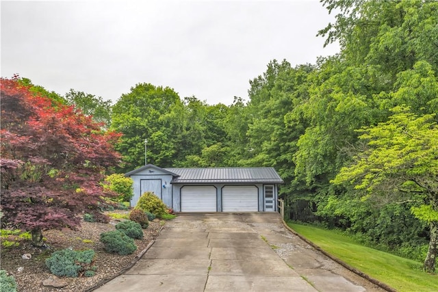 536 Hopewell Rd, Luzerne Twp, PA 15433 - garage with driveway