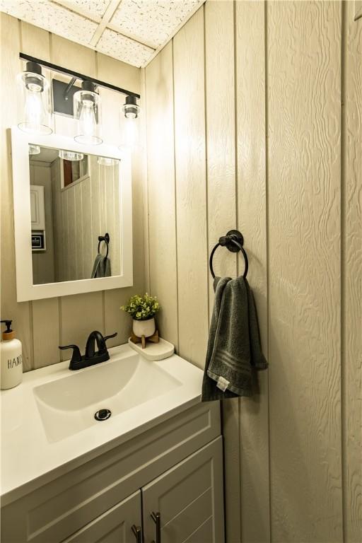 229 Holyoke Rd, Center Twp But, PA 16001 - bathroom with vanity