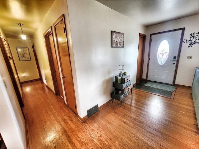 1013 Charles Dr, Union Twp Law, PA 16101 - entryway featuring wood finished floors and baseboards
