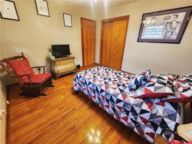 1013 Charles Dr, Union Twp Law, PA 16101 - bedroom with wood finished floors