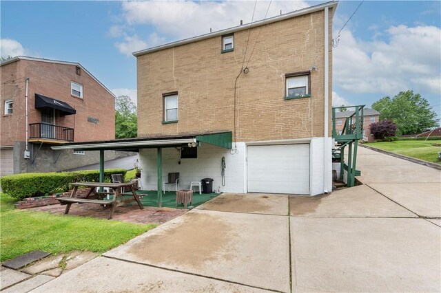922 Bower Hill Rd, Mt Lebanon, PA 15243 - back of property with an attached garage and concrete driveway