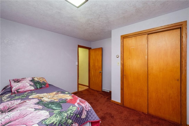 541 W Danville Rd, Oakland Twp, PA 16025 - bedroom featuring carpet floors, a closet, and a textured ceiling
