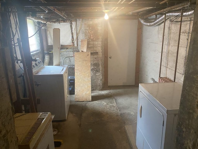 735 Park Ave, Johnstown, PA 15902 - below grade area with washing machine and clothes dryer