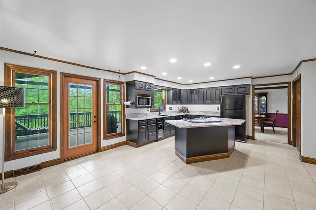 2465 Citation Ct, Franklin Park, PA 15090 - kitchen featuring black appliances, crown molding, a sink, baseboards, and a center island