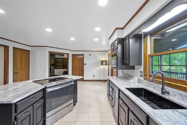 2465 Citation Ct, Franklin Park, PA 15090 - kitchen with appliances with stainless steel finishes, a sink, crown molding, baseboards, and recessed lighting