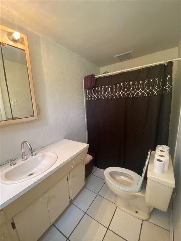 7740 Pershing St, Penn Hills, PA 15235 - full bath featuring toilet, vanity, tile patterned flooring, and a shower with curtain