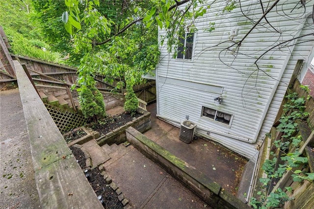 32 Norton St, Mt Washington, PA 15211 - view of home's exterior with a fenced backyard