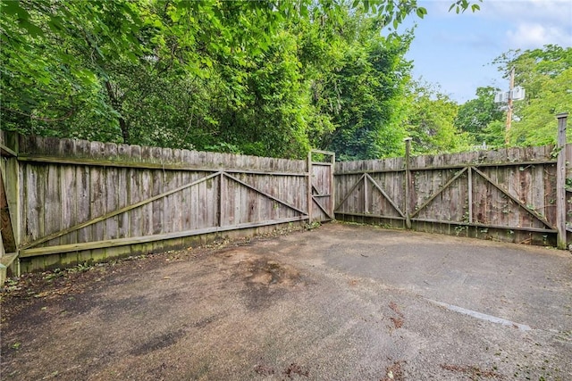 32 Norton St, Mt Washington, PA 15211 - view of gate