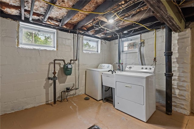 907 Greenfield Ave, Greenfield, PA 15217 - washroom featuring washer and clothes dryer