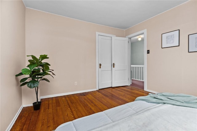 907 Greenfield Ave, Greenfield, PA 15217 - bedroom with wood finished floors and baseboards