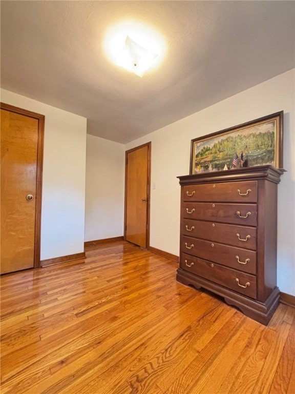 1132 Onondago St, Squirrel Hill, PA 15218 - bedroom with light wood-style flooring and baseboards