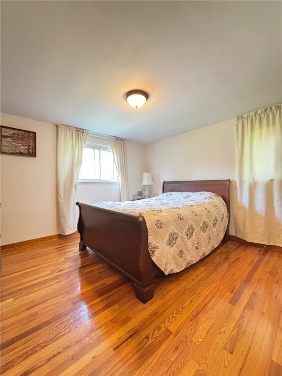 1132 Onondago St, Squirrel Hill, PA 15218 - bedroom with light wood-style floors