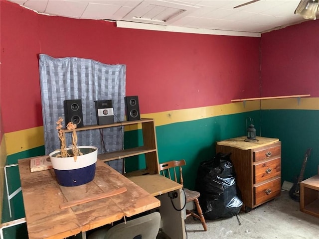 1647 Iselin Rd, Conemaugh/Young Twps Ind, PA 15681 - office area with concrete flooring