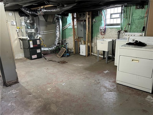 1015 Gerritt St, Homewood-Brushton, PA 15208 - below grade area featuring washer and dryer, a sink, and electric panel