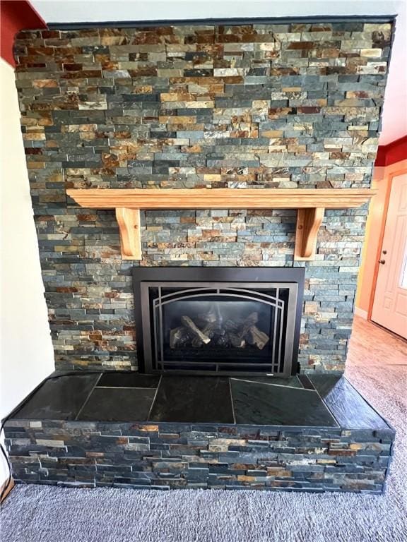 122 E Elizabeth St, New Castle/2Nd, PA 16105 - detailed view of a stone fireplace and carpet