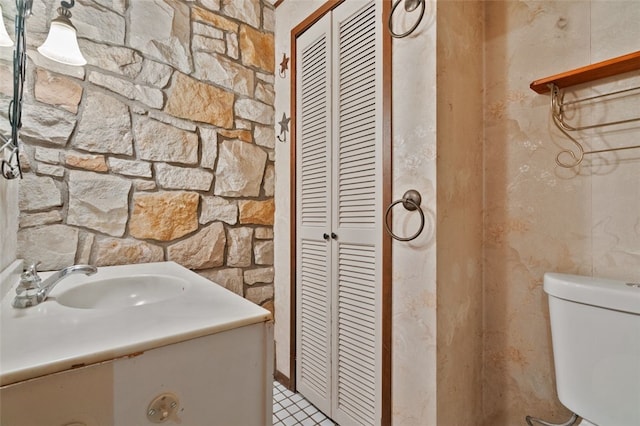 798 Cross Creek Rd, Avella, PA 15021 - bathroom featuring toilet, a closet, and vanity